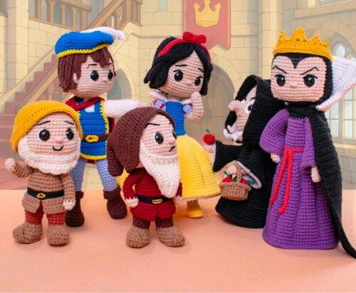 Branca de Neve e Sua Turma em Amigurumi