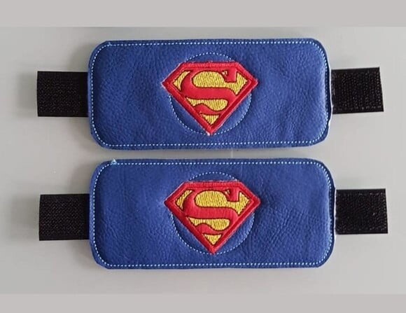 Braceletes Super Heróis em Couro Ecológico