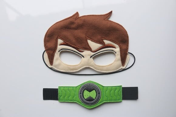 Máscara Ben10 com Bracelete em Couro Ecológico