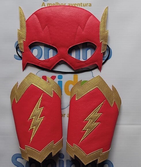 Máscara Flash com Braceletes Infantil -couro Ecológico