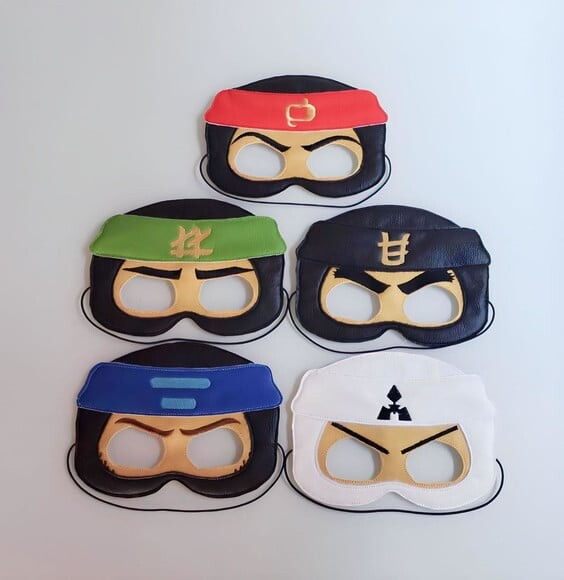 Mascara Ninjago em Couro Ecológico