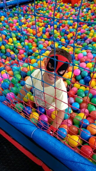 Máscara Deadpool infantil feltro bordado