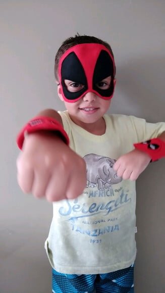 Máscara Deadpool infantil feltro bordado