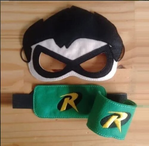 Máscara Robin com braceletes