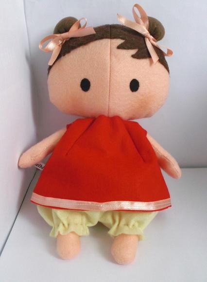 Baby Tilda com Blusa Vermelha