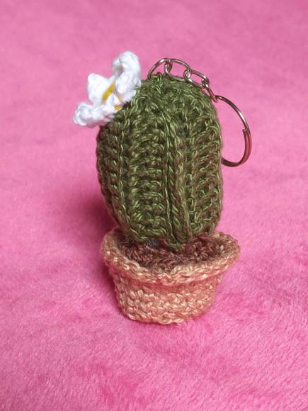 Chaveiro de Cacto com Flor em Crochê Amigurumi