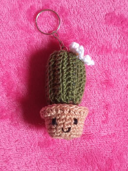 Chaveiro de Cacto com Flor em Crochê Amigurumi