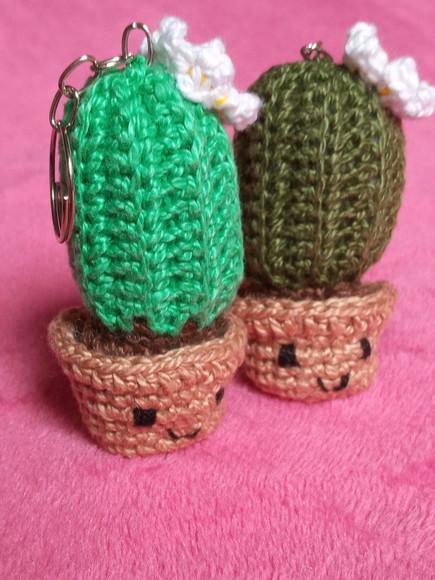 Chaveiro de Cacto com Flor em Crochê Amigurumi