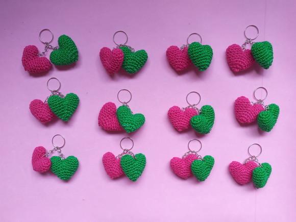 Chaveiro Dois Corações de Crochê Amigurumi