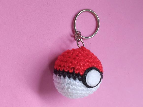 Chaveiro Pokebola em Crochê Amigurumi