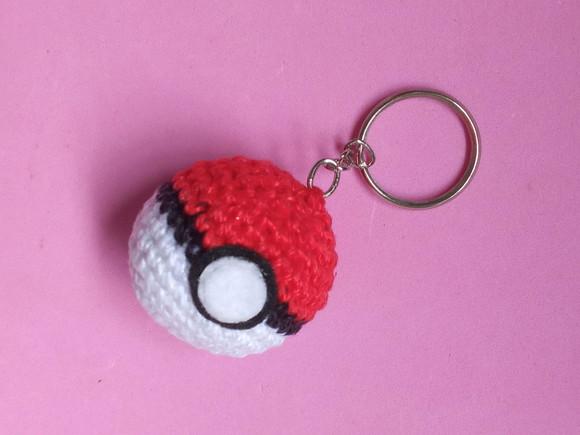 Chaveiro Pokebola em Crochê Amigurumi