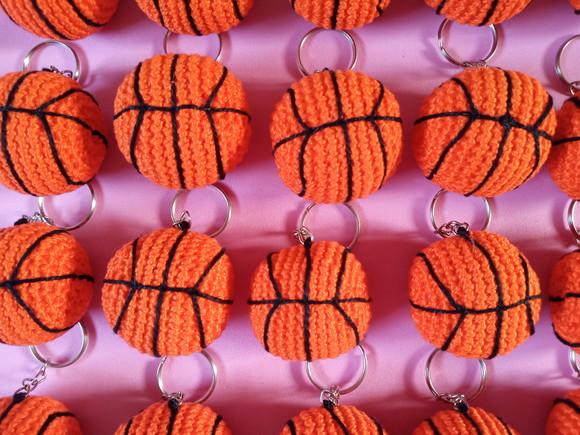 Chaveiros Bolinhas de Basquete em Crochê Amigurumi