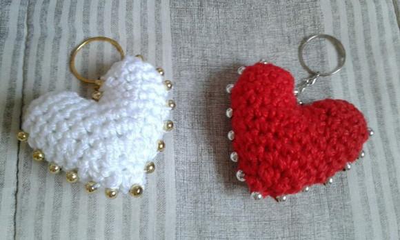 Chaveiros Corações com Miçangas em Crochê Amigurumi