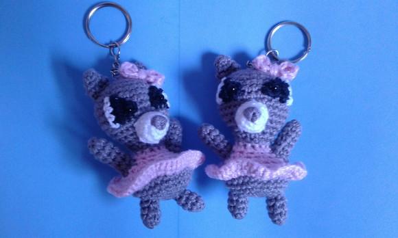 Chaveiros Guaxinim com Laço em Crochê Amigurumi