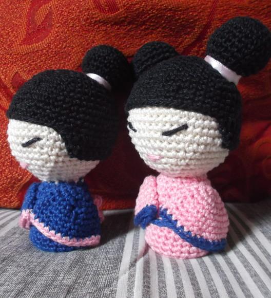 Hideko e Sayuri, as Kokeshis de Crochê Amigurumi