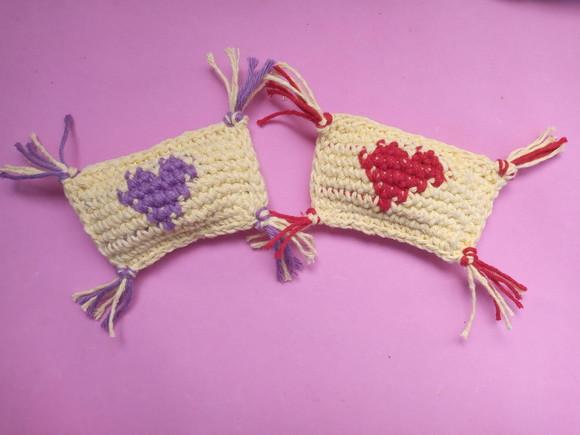 Kit com 2 Almofadinhas Coração em Crochê Amigurumi
