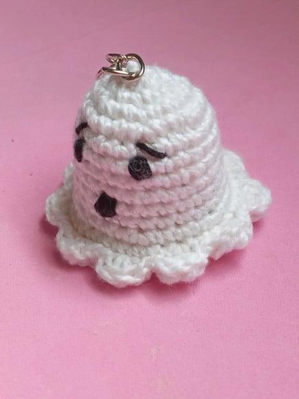 Chaveiro Mini Fantasma em Crochê Amigurumi