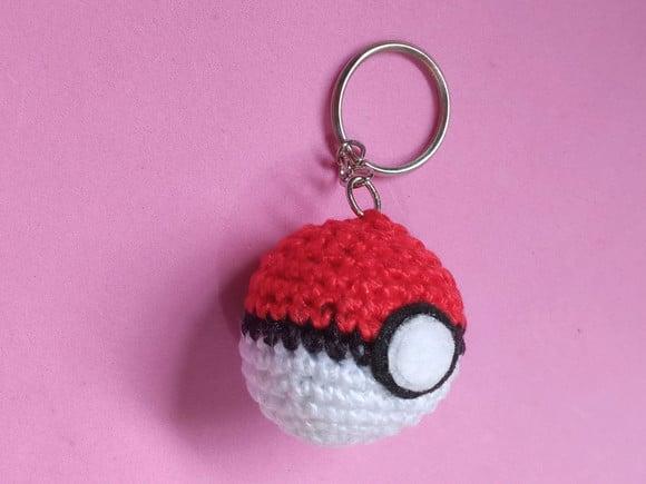 Chaveiro Pokebola em Crochê Amigurumi