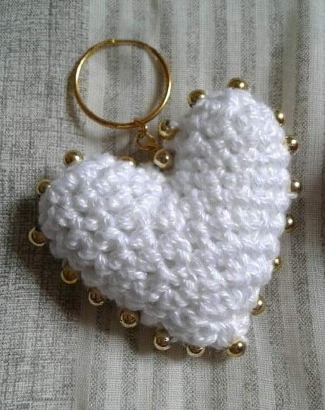 Chaveiros Corações com Miçangas em Crochê Amigurumi