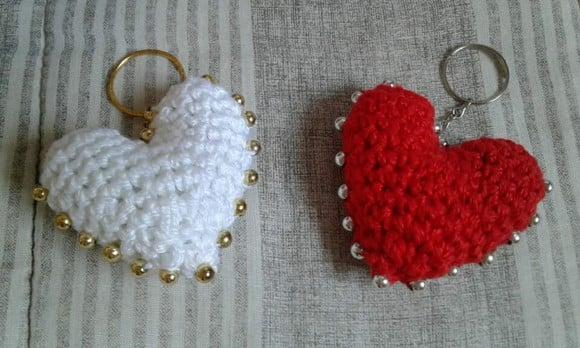 Chaveiros Corações com Miçangas em Crochê Amigurumi