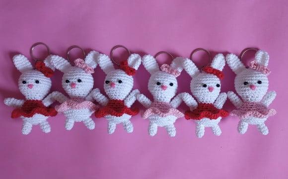 Chaveiros Coelhinhas em Crochê Amigurumi