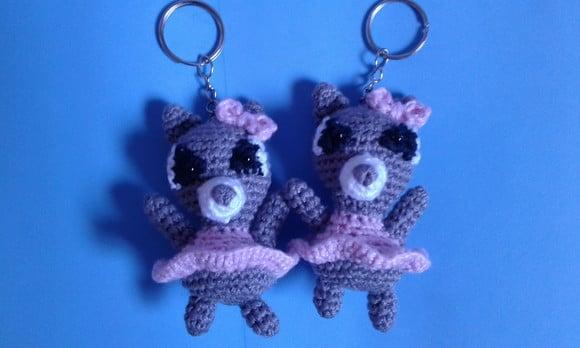 Chaveiros Guaxinim com Laço em Crochê Amigurumi