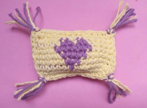 Kit com 2 Almofadinhas Coração em Crochê Amigurumi