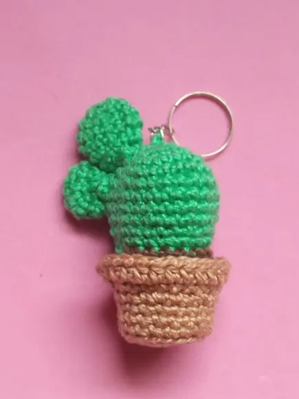 Chaveiro de Cacto em Crochê Amigurumi