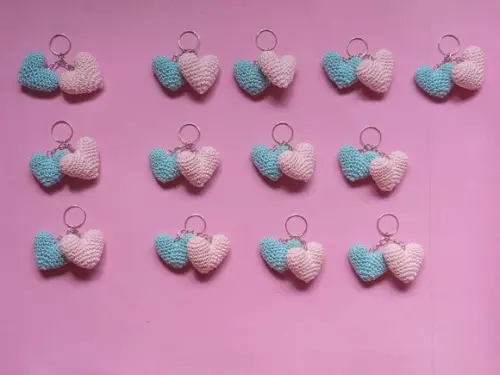 Chaveiro Dois Corações de Crochê Amigurumi