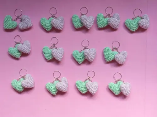 Chaveiro Dois Corações de Crochê Amigurumi