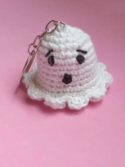 Chaveiro Mini Fantasma em Crochê Amigurumi