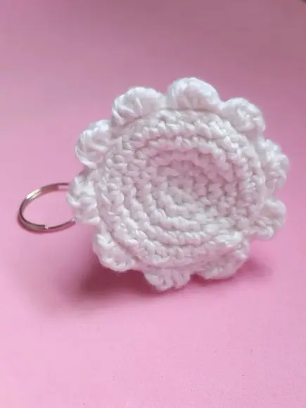 Chaveiro Mini Fantasma em Crochê Amigurumi
