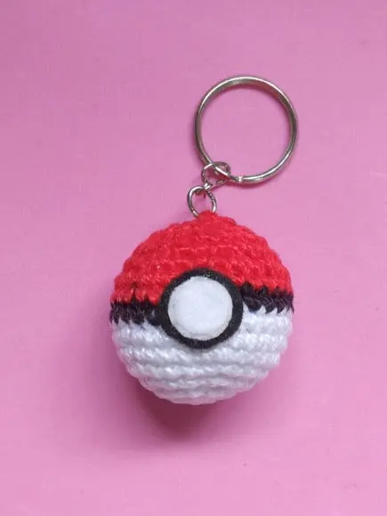 Chaveiro Pokebola em Crochê Amigurumi