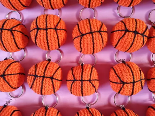 Chaveiros Bolinhas de Basquete em Crochê Amigurumi
