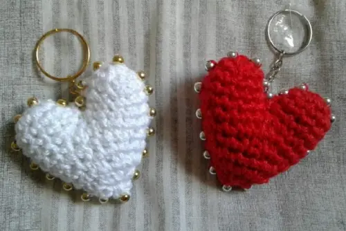 Chaveiros Corações com Miçangas em Crochê Amigurumi