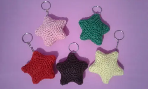 Chaveiros Estrelas em Crochê Amigurumi