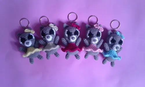 Chaveiros Guaxinim com Laço em Crochê Amigurumi