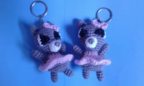 Chaveiros Guaxinim com Laço em Crochê Amigurumi
