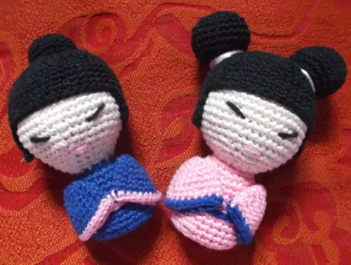 Hideko e Sayuri, as Kokeshis de Crochê Amigurumi