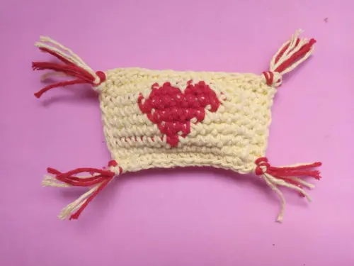 Kit com 2 Almofadinhas Coração em Crochê Amigurumi