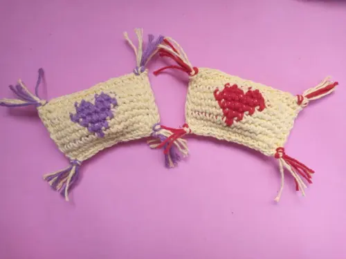 Kit com 2 Almofadinhas Coração em Crochê Amigurumi
