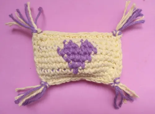 Kit com 2 Almofadinhas Coração em Crochê Amigurumi