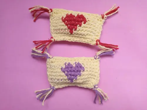 Kit com 2 Almofadinhas Coração em Crochê Amigurumi