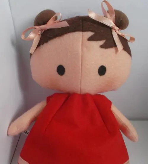 Baby Tilda com Blusa Vermelha