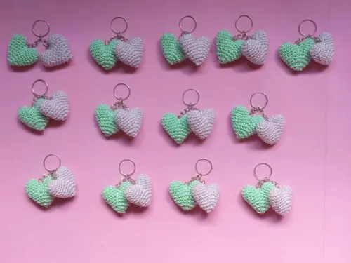 Chaveiro Dois Corações de Crochê Amigurumi