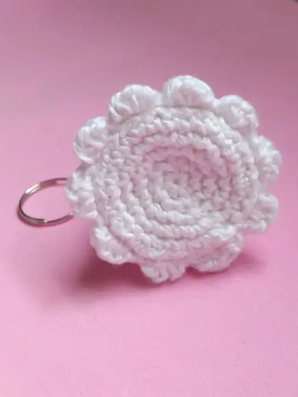 Chaveiro Mini Fantasma em Crochê Amigurumi
