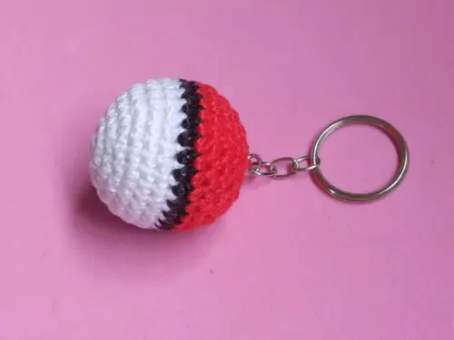 Chaveiro Pokebola em Crochê Amigurumi
