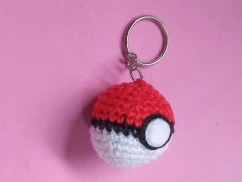 Chaveiro Pokebola em Crochê Amigurumi