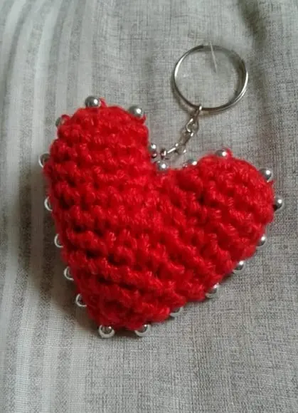 Chaveiros Corações com Miçangas em Crochê Amigurumi