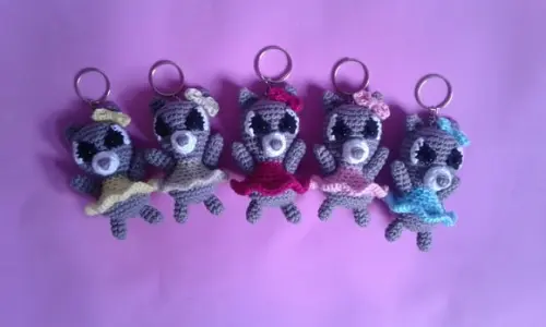 Chaveiros Guaxinim com Laço em Crochê Amigurumi